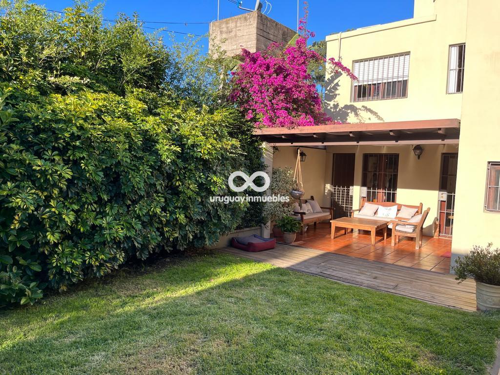 VENTA estupenda casa 4 dormitorios, barbacoa y piscina en Carrasco Norte