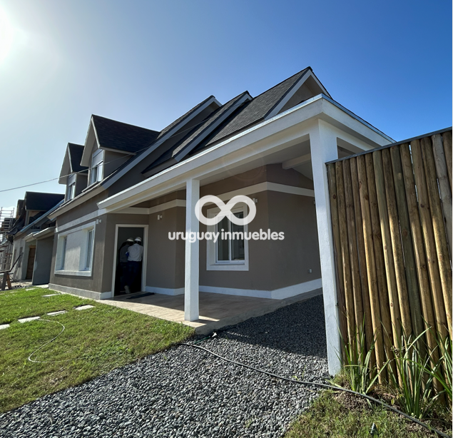 VENTA/ALQUILER casa dos dormitorios con parrillero en barrio Privado (Ref. 389-25)