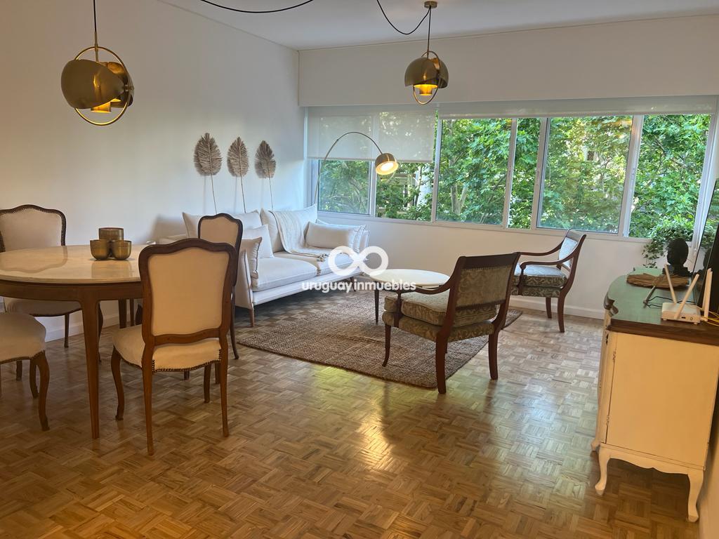 Apartamento amueblado de 2 dormitorios a pasos del mar en Punta Carretas